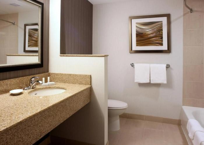 Courtyard by Marriott Hamilton