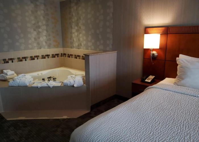 Courtyard by Marriott Hamilton