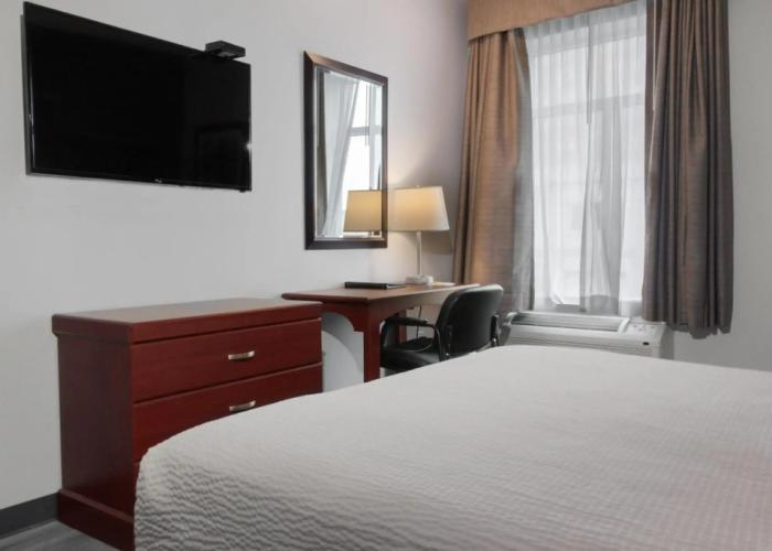 Days Inn by Wyndham Hamilton