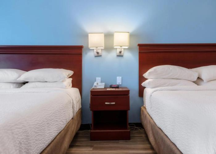 Days Inn by Wyndham Hamilton