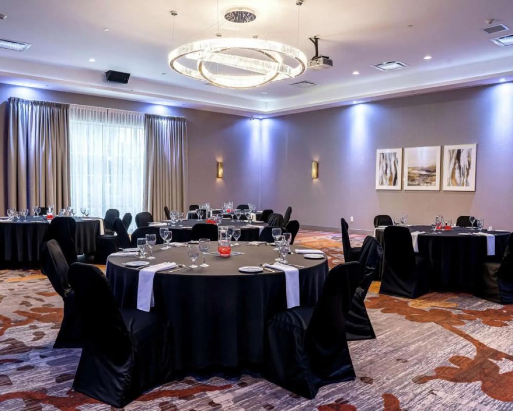 фото DoubleTree by Hilton Kitchener