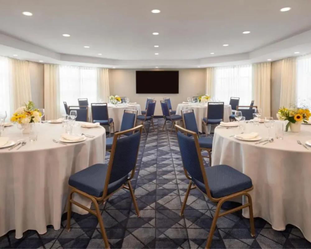 фото Courtyard by Marriott Kitchener