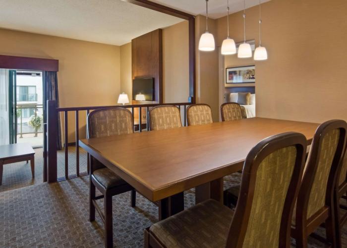 Best Western Plus Lamplighter Inn & Conference Centre