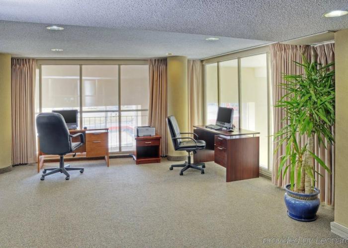 Holiday Inn Hotel & Suites London by IHG