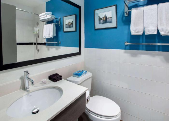 Days Inn & Suites by Wyndham Moncton