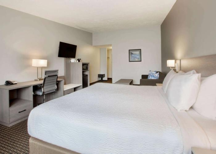 Days Inn & Suites by Wyndham Moncton