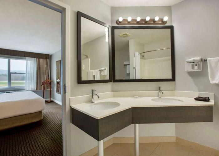 Days Inn & Suites by Wyndham Moncton