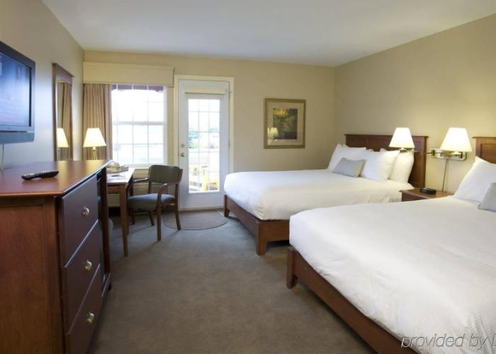 Amsterdam Inn & Suites Moncton