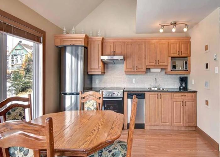 Bright Condo near the Lake Private House