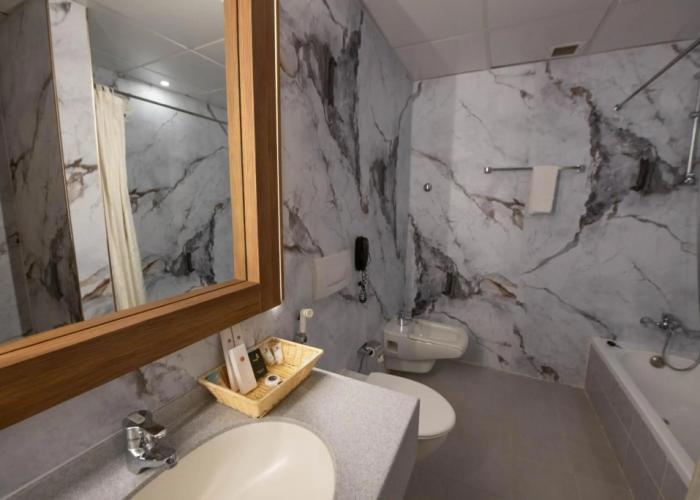 Ramee Guestline Qurum Hotel