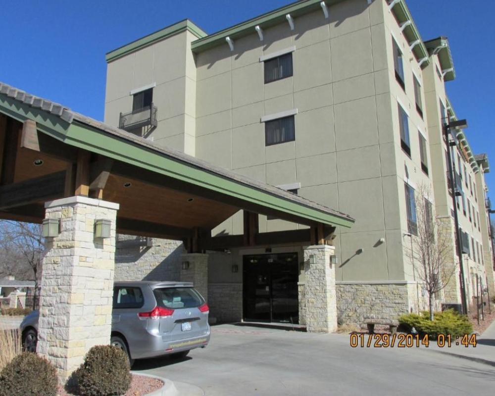 Parkwood Inn & Suites