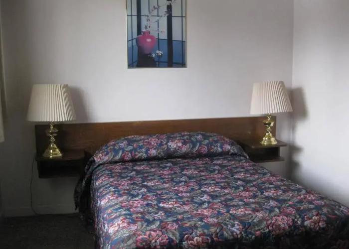 Departure Bay Motel