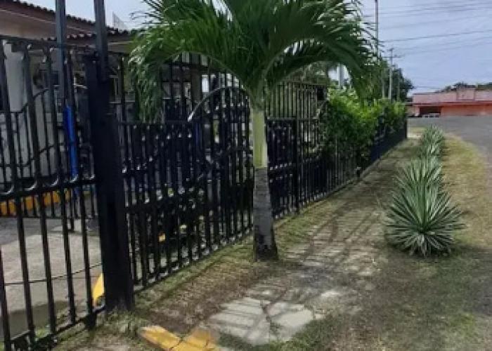 Mi Casa Asi de Grande