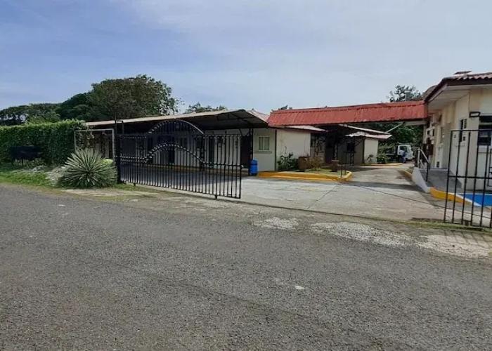 Mi Casa Asi de Grande