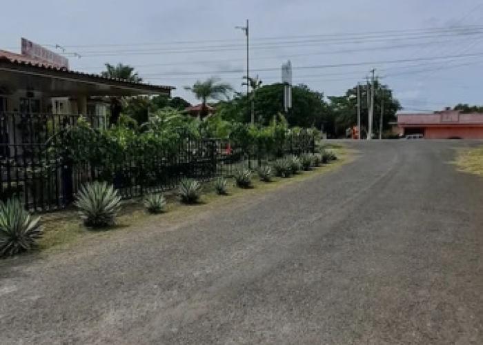 Mi Casa Asi de Grande