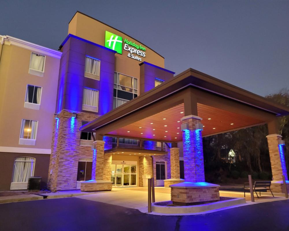 Holiday Inn Express & Suites Starkville by IHG