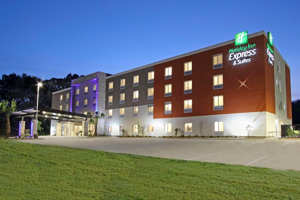 Holiday Inn Express & Suites Columbus North by IHG