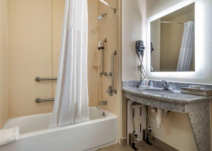 Comfort Suites Airport