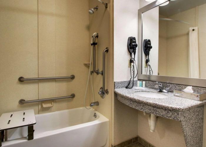 Comfort Suites Airport