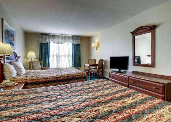 Econo Lodge & Suites