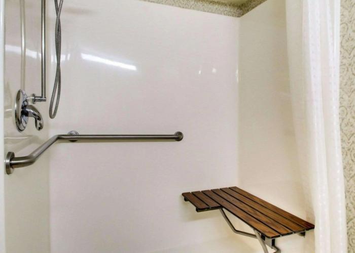 Econo Lodge & Suites