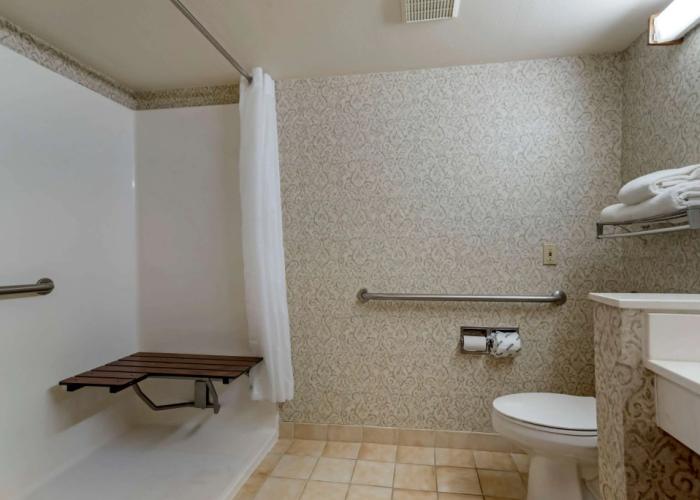 Econo Lodge & Suites