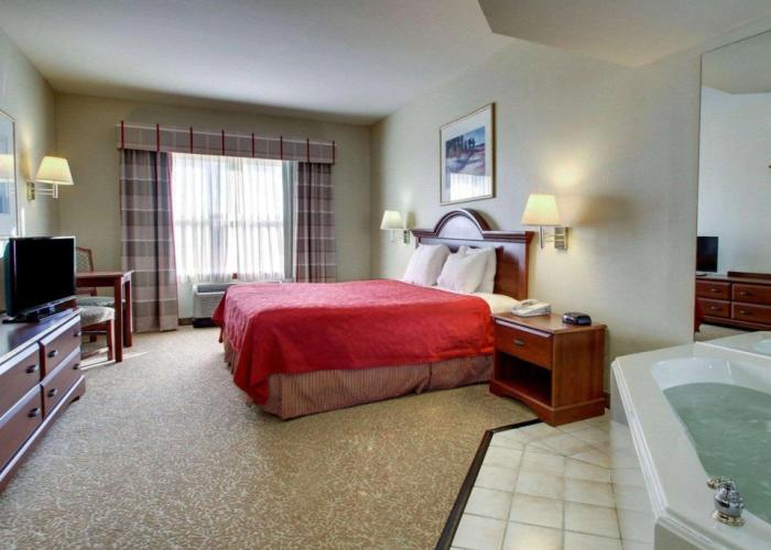 Econo Lodge & Suites