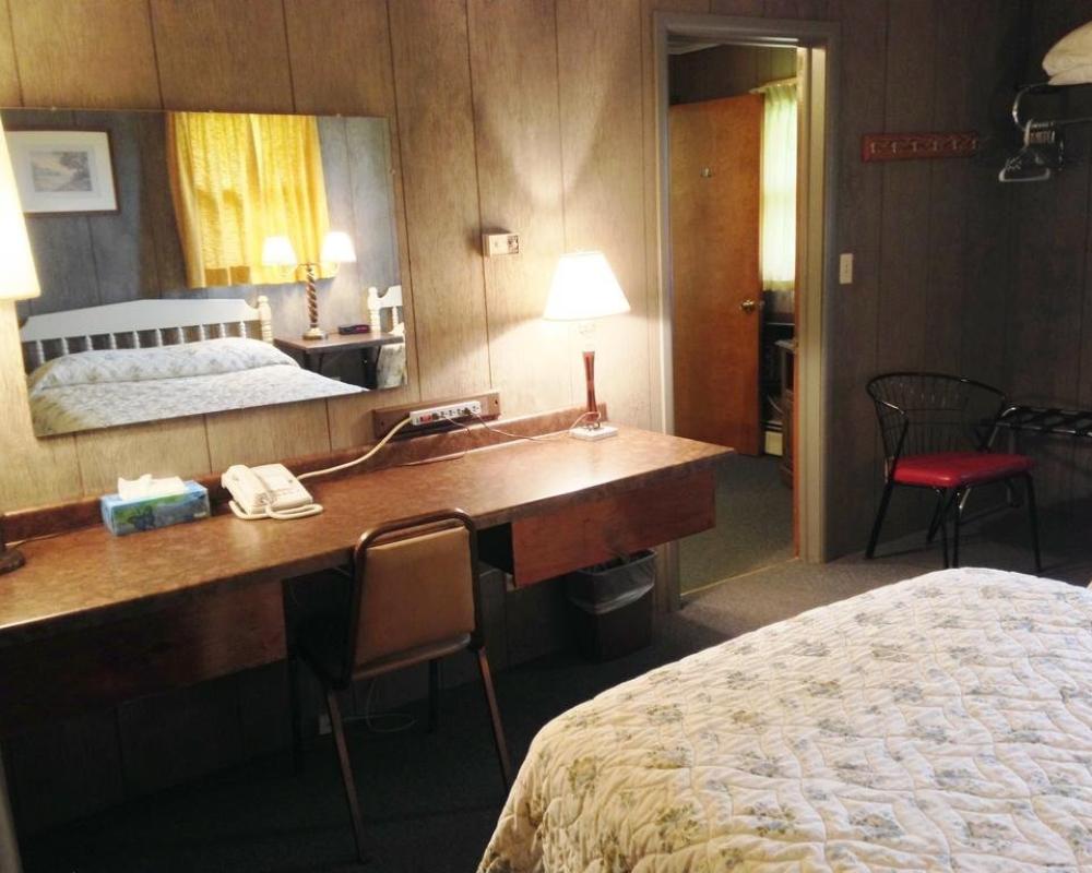 Indianhead Ironwood Motel