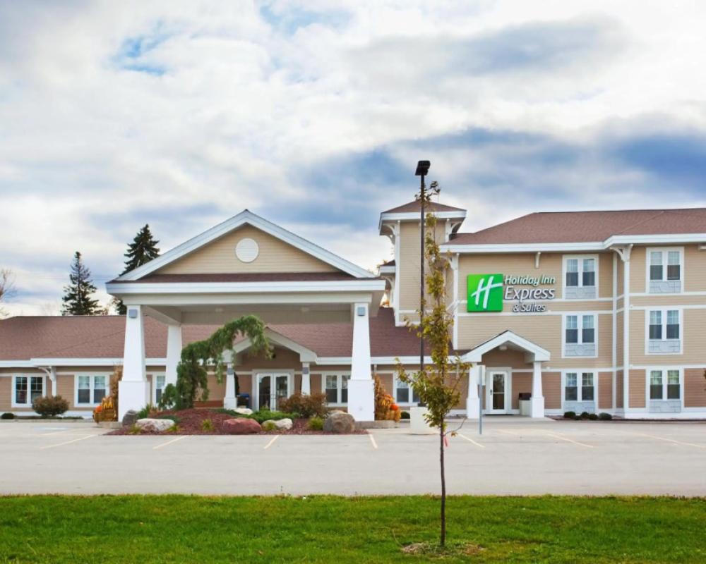 Holiday Inn Express Hotel & Suites Iron Mountain by IHG