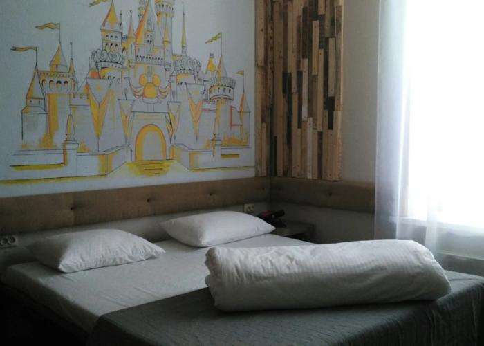 Pink's Family Taganrog Hotel
