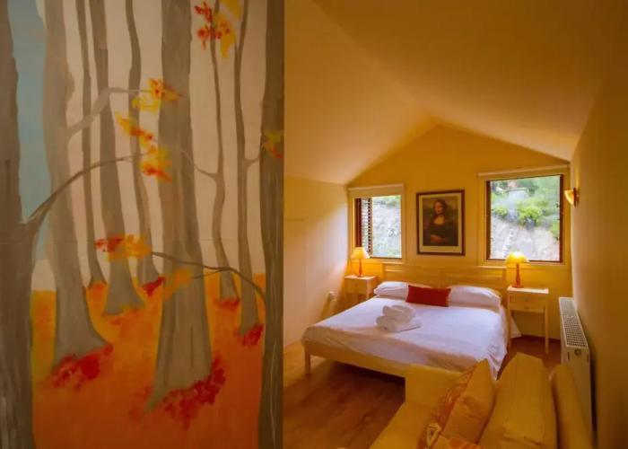 Persephone Cottage - Enhance Your Senses
