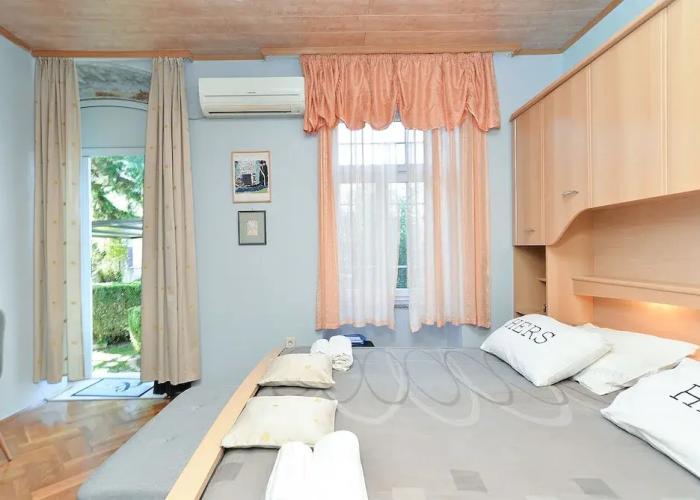 Apartment 1128