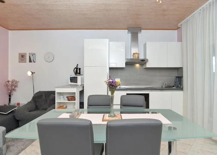 Apartment 1128