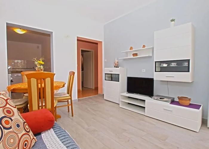 Apartment 1200