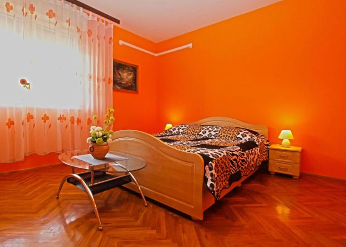 Apartment 1200