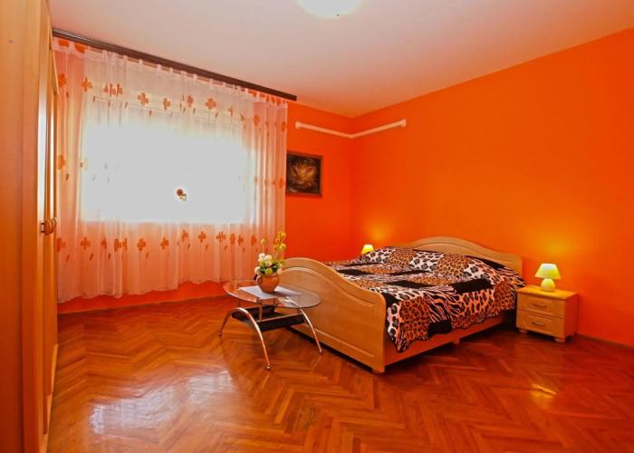 Apartment 1200