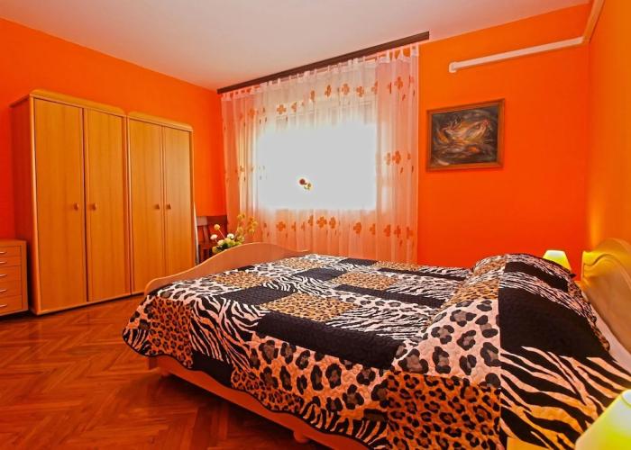 Apartment 1200