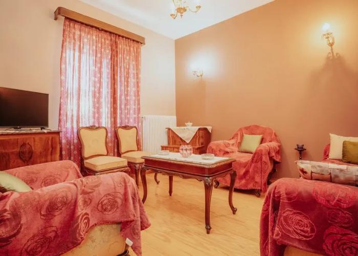 Kalavrita downtown 3 bedroom house for 6 pers