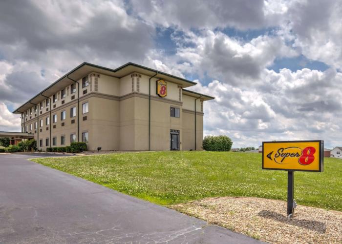 Super 8 by Wyndham Waterloo