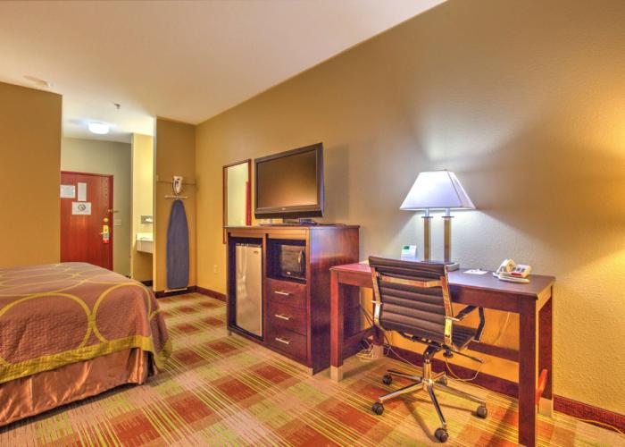 Super 8 by Wyndham Waterloo