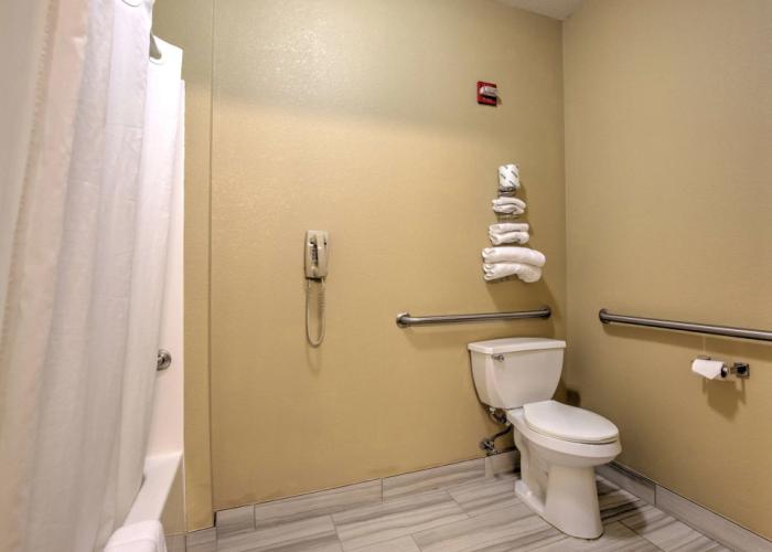 Super 8 by Wyndham Waterloo