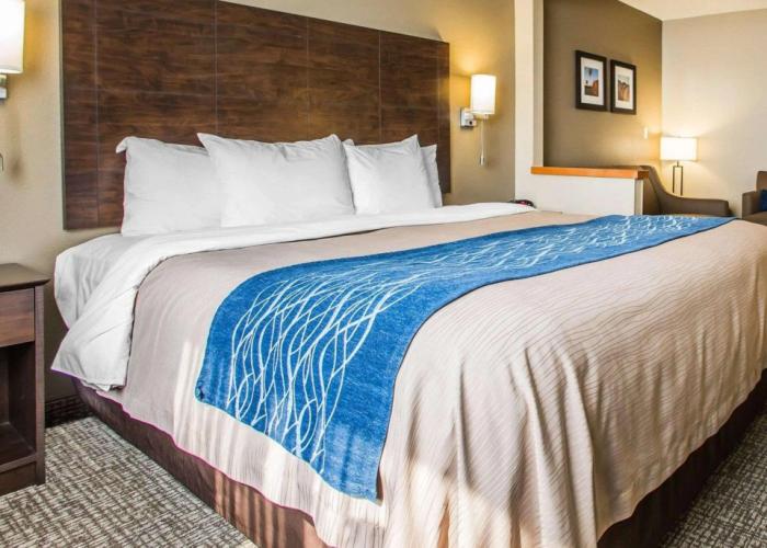 Comfort Inn & Suites Waterloo - Cedar Falls