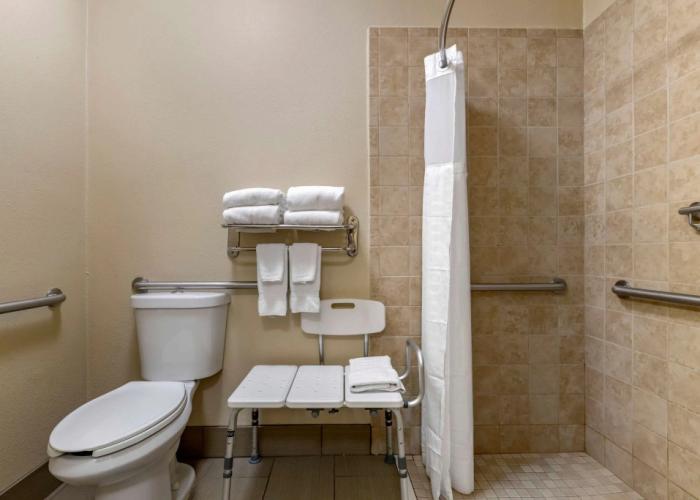 Comfort Inn & Suites Waterloo - Cedar Falls