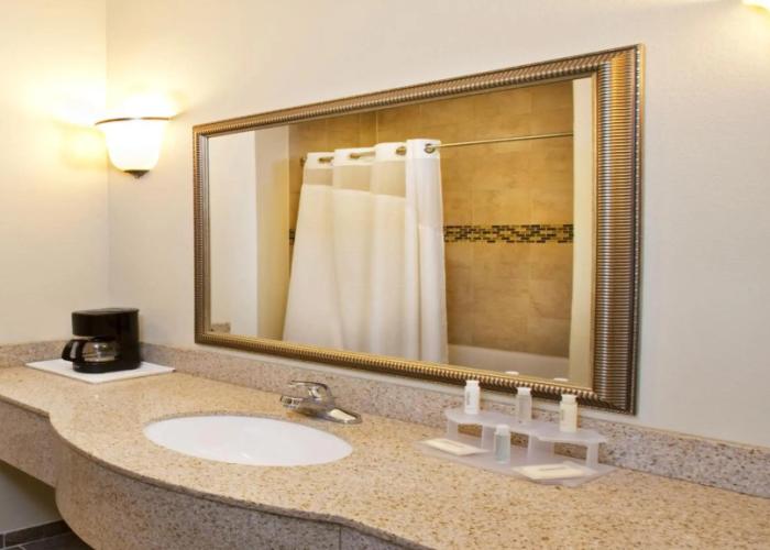 Holiday Inn Express Waterloo-Cedar Falls