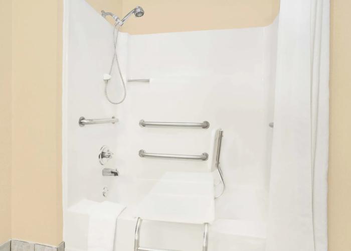 Boarders Inn & Suites by Cobblestone Hotels - Waterloo/Cedar Falls