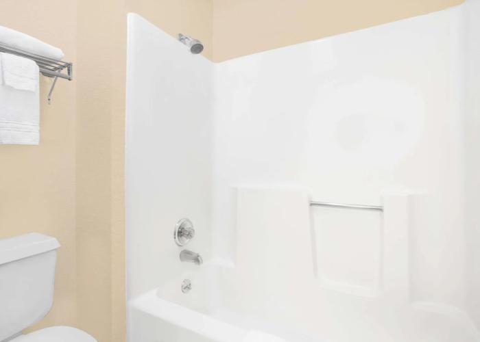 Boarders Inn & Suites by Cobblestone Hotels - Waterloo/Cedar Falls