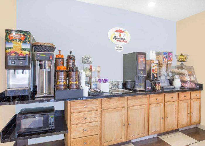 Boarders Inn & Suites by Cobblestone Hotels - Waterloo/Cedar Falls