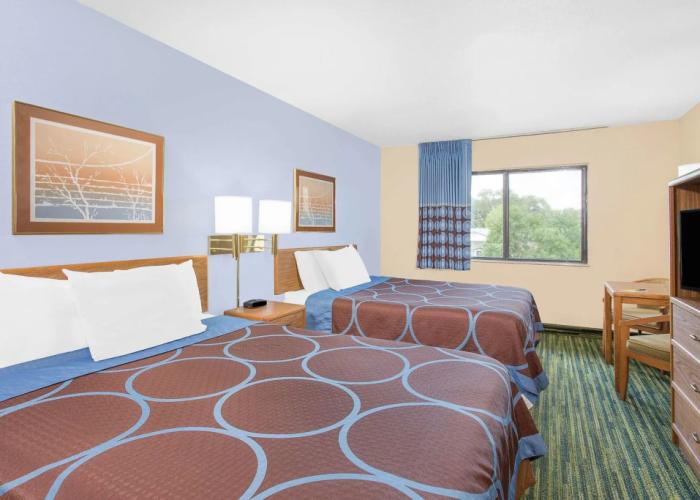 Boarders Inn & Suites by Cobblestone Hotels - Waterloo/Cedar Falls