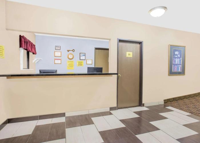 Boarders Inn & Suites by Cobblestone Hotels - Waterloo/Cedar Falls