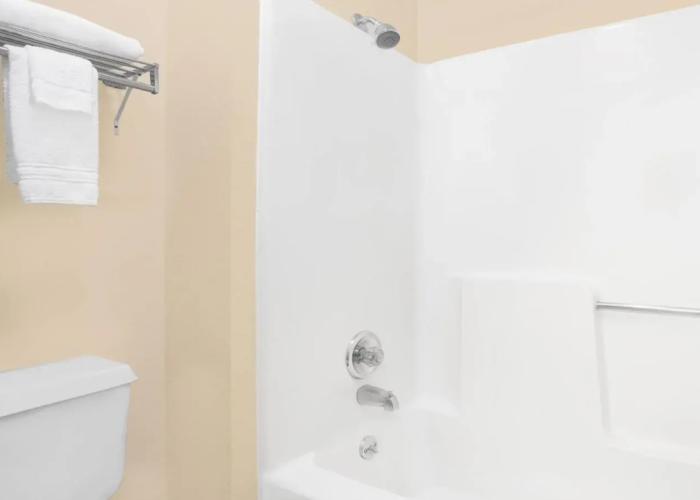 Boarders Inn & Suites by Cobblestone Hotels - Waterloo/Cedar Falls